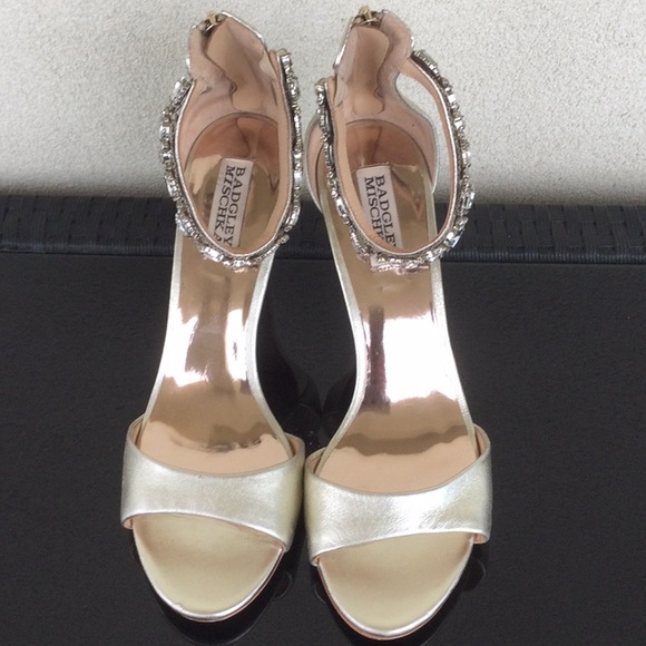 BADGLEY MISCHKA SINDY Gold stiletto sandals.Size 9. - Picture 2 of 12